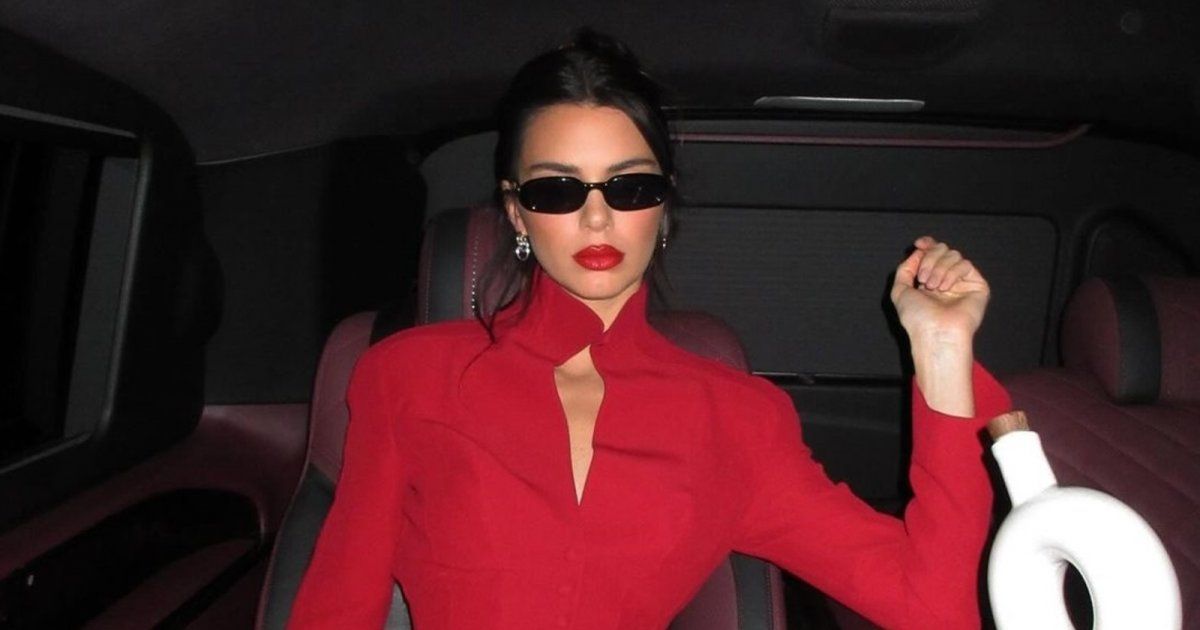 شاهد .. كيندال جينر تحدث ضجة بفستان شفاف وإطلالة مدهشة