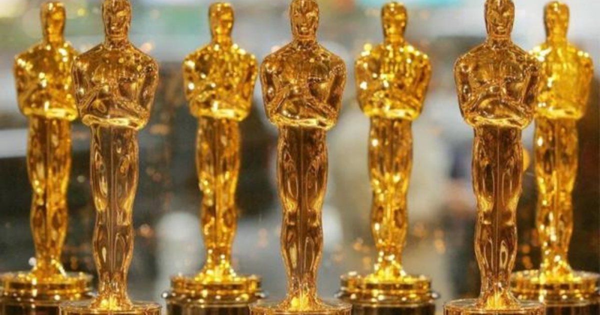 شاهد .. نجوم عالميون يضعون دبابيس حمراء على صدورهم في حفل الأوسكار لهذا السبب- بالصور