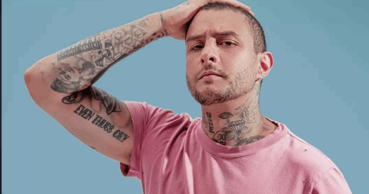 شاهد .. بمساعدة الذكاء الإصطناعي.. أحمد الفيشاوي يستعرض مهاراته في الملاكمة