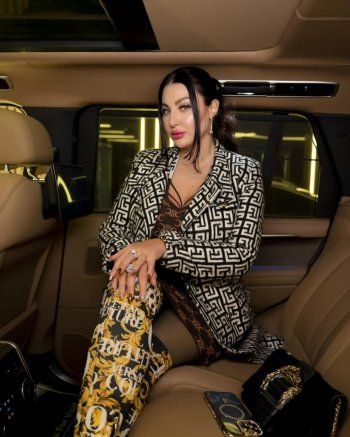 شاهد .. صافيناز تستعرض سيارتها الفارهة .. وكم يبلغ سعرها؟ - بالصور