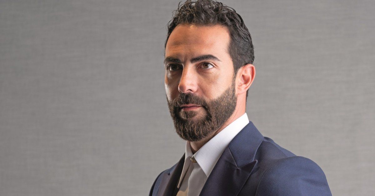 شاهد .. خاص وبالفيديو - كارلوس عازار : هذا ما يميز نصوص ريمون جبارة .. و " الله ما بيكملا مع حدا "