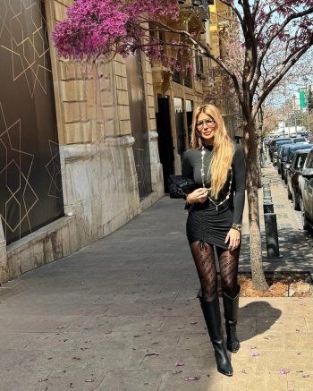 شاهد .. بالصور- ساندرا رزق تستعرض رشاقتها بفسات أسود رائع