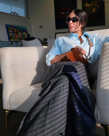 شاهد .. منى زكي تتألق بإطلالة رائعة.. وهذا سعر حقيبتها