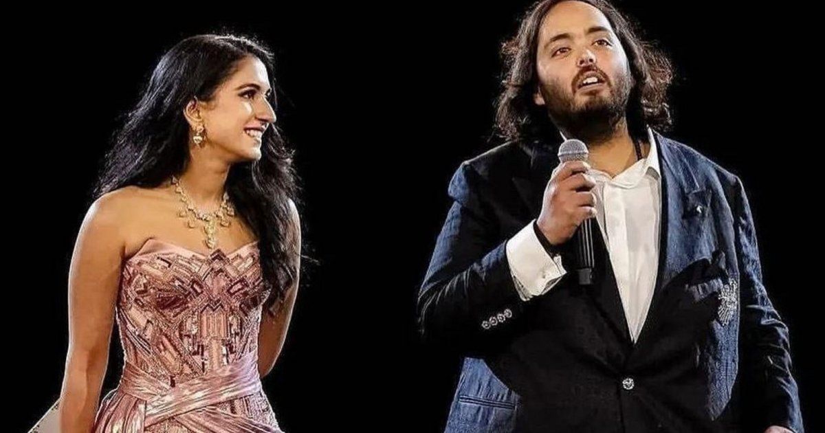 شاهد .. عروس إبن أغنى رجل في آسيا في مأزق بعد خطابها لزوجها في حفل زفافهما.. وهذا ما سرقته