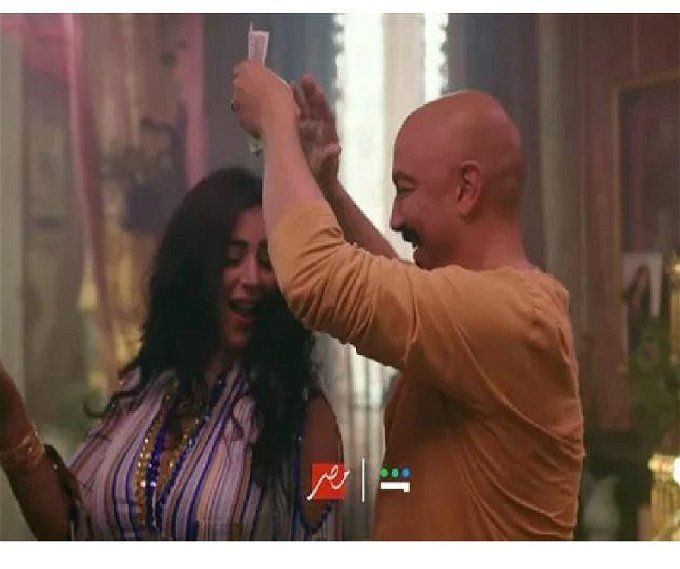 مسلسل العتاولة يدخل في دوامة الانتقادات بسبب مشهد الرقص والحشيش في الحلقة الثانية