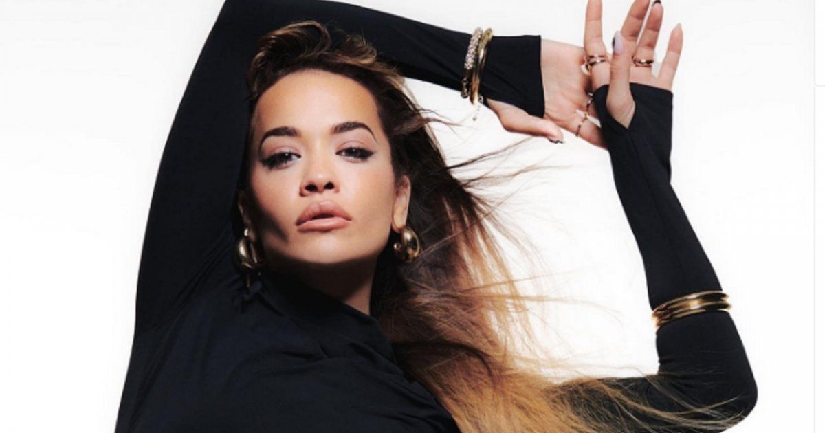 شاهد .. من داخل غرفة تبديل الملابس في الجيم..ريتا أورا بلوك رياضي مميز