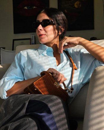 شاهد .. منى زكي تتألق بإطلالة رائعة.. وهذا سعر حقيبتها