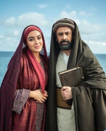 شاهد .. من كواليس تصوير "الحشاشين"..ميرنا نور الدين تطل غلى جانب كريم عبد العزيز