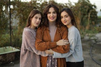 شاهد .. إلسا زغيب أم لإبنتين في "ع أمل" وندين جابر وجيسي عبدو يهنئانها-بالصورة