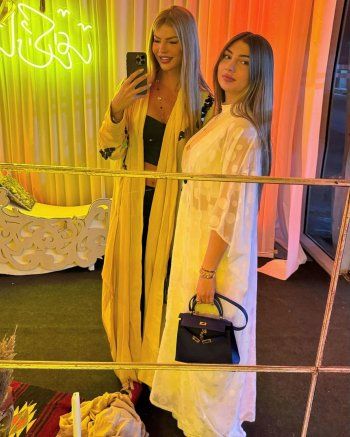 شاهد .. بالصور- ساندرا رزق تتألق بإطلالة رمضانية مميزة مع إبنتها نور.. وهذا سعر حقيبة يد الأخيرة