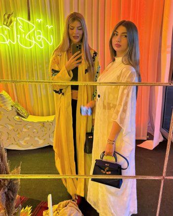 شاهد .. بالصور- ساندرا رزق تتألق بإطلالة رمضانية مميزة مع إبنتها نور.. وهذا سعر حقيبة يد الأخيرة