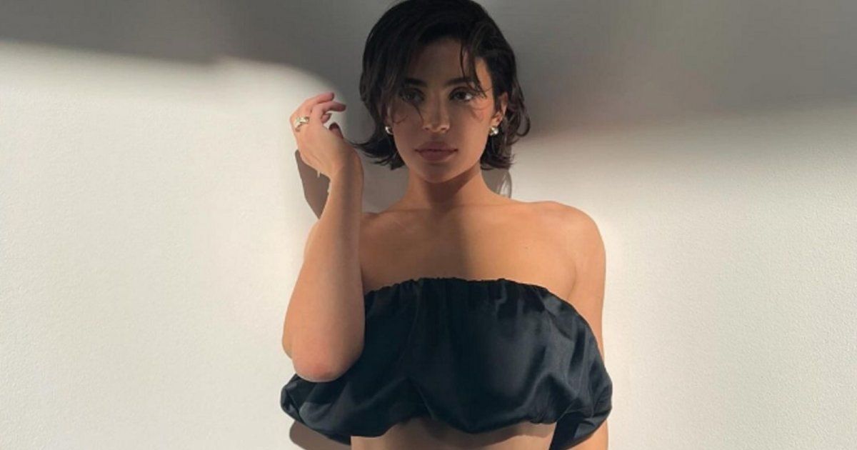 شاهد .. بفستان أحمر ضيق مكشوف الظهر..كايلي جينر تستعرض رشاقة جسمها