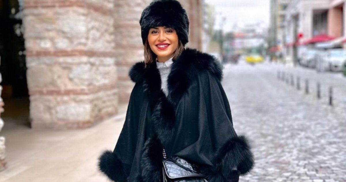 شاهد .. من داخل السيارة..منة فضالي تتالق بالكاجول و هذا ما قالته عن الإحترام