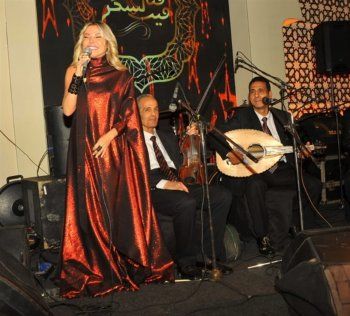 شاهد .. إيهاب توفيق يحيي حفلاً غنائياً في سهرة رمضانية لحد السحور - بالصور