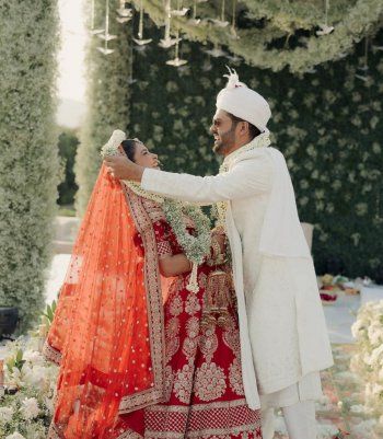 شاهد .. بالصور- بريانكا شوبرا تغيب عن حفل زفاف ابنة عمها ميرا.. والأخيرة تخطف الأنظار بإطلالتها