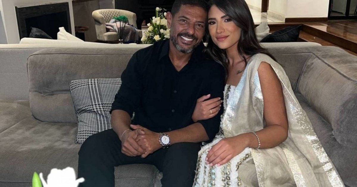 شاهد .. هاني فرحات يحتفل بخطوبته على دنيا جمعة - بالصور