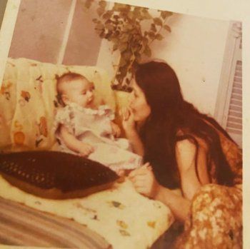 شاهد .. بطلة مسلسل "إمبراطورية ميم" بصورة من طفولتها