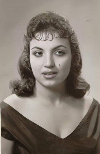 شاهد .. بالصور- سميرة توفيق تميزت بملامحها الشرقية وإنفردت بغناء هذا اللون