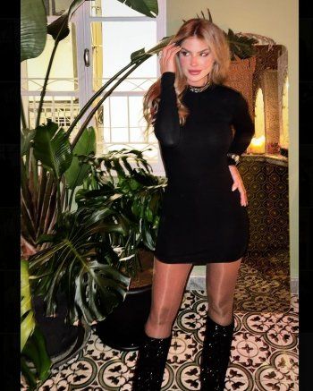 شاهد .. بالصور- ساندرا رزق تبهر المتابعين بجمالها بفستان أسود مكشوف الظهر