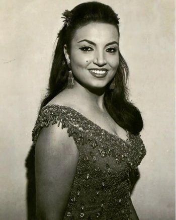 شاهد .. بالصور- سميرة توفيق تميزت بملامحها الشرقية وإنفردت بغناء هذا اللون