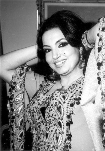 شاهد .. بالصور- سميرة توفيق تميزت بملامحها الشرقية وإنفردت بغناء هذا اللون