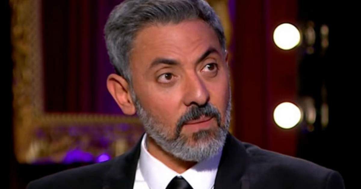 شاهد .. فتحي عبد الوهاب يساعد الفلسطـ ينيين المتواجدين بمصر بهذه الطريقة