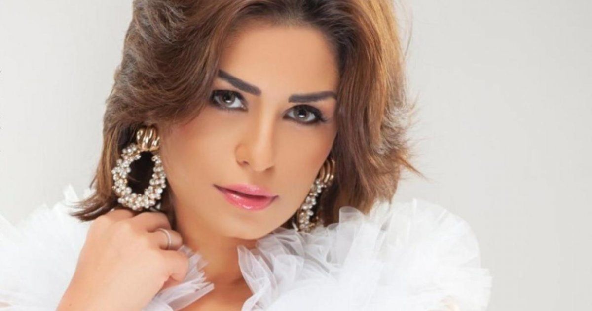 شاهد .. منة فضالي تطلب الدعاء لوالدتها : يا رب مضرنيش بيها يا رب