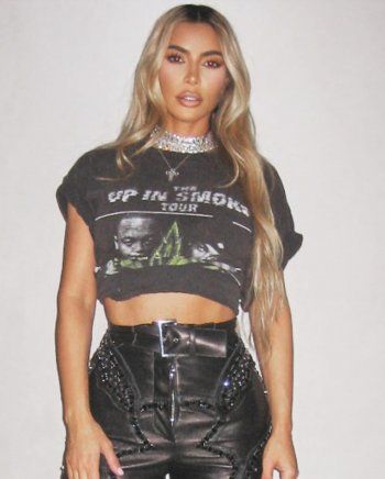 شاهد .. بالجلد الأسود..كيم كارداشيان تسحر الجمهور بإطلالة رائعة