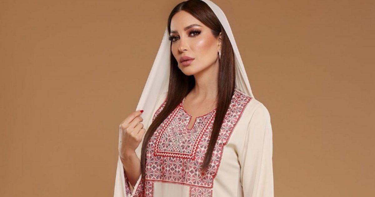 شاهد .. نسرين طافش تبهر متابعيها بعباءة رمضانية رائعة