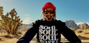 شاهد .. نجم عالمي يعلن إعتناقه الإسلام