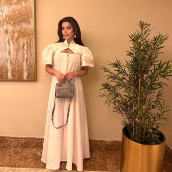 شاهد .. يارا السكري تتألق بجمالها بإطلالة أميرات.. وسعر حقيبة يدها المرتفع سيفاجؤكم