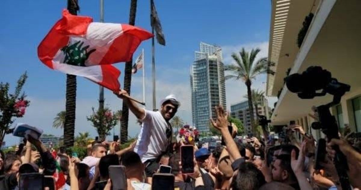 شاهد .. الجمهور اللبناني يشتاق لـ تامر حسني .. إليكم التفاصيل
