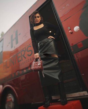 شاهد .. بالصور- غادة عبد الرازق تتألق بالكاجوال.. وسعر حقيبة يدها المرتفع سيفاجئكم