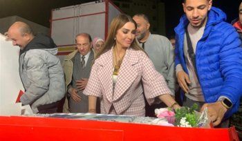 شاهد .. بالصور- روجينا تحتفل بانتهاء تصوير مسلسل "سر إلهي"