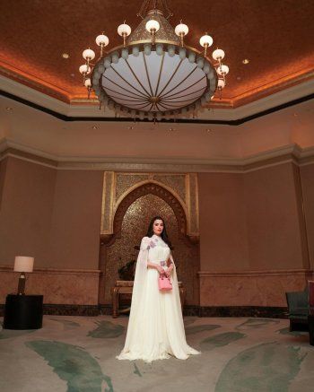 شاهد .. تحت عنوان الرقي و الجمال.. روان بن حسين تتألق بإطلالة خيالية