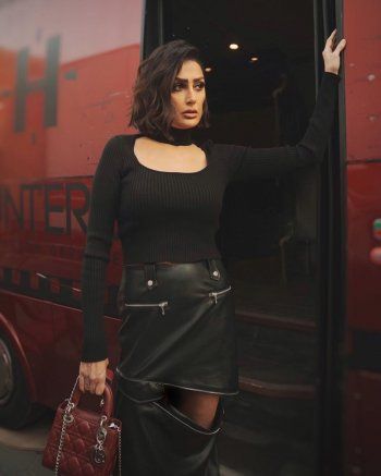 شاهد .. بالصور- غادة عبد الرازق تتألق بالكاجوال.. وسعر حقيبة يدها المرتفع سيفاجئكم