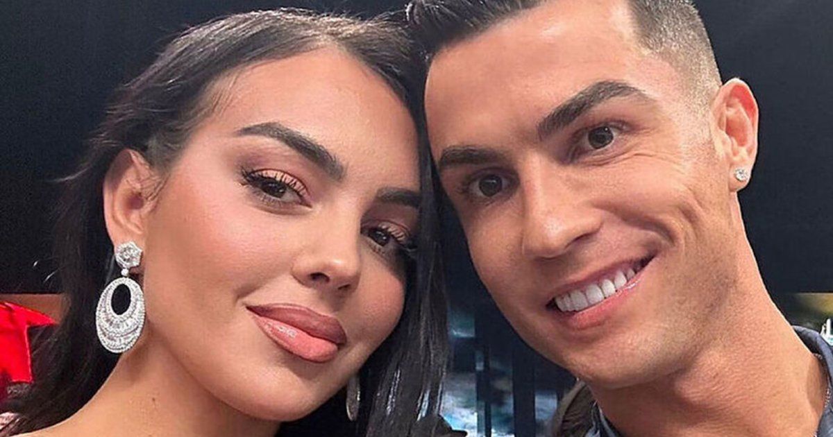 شاهد .. كريستيانو رونالدو يطل بعفوية تامة ببث مباشر لـ جورجينا رودريغيز- بالفيديو