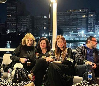 شاهد .. كارول سماحة تستمتع بأجواء رمضان مع زوجها وابنتها في مركب على النيل-بالصورة والفيديو