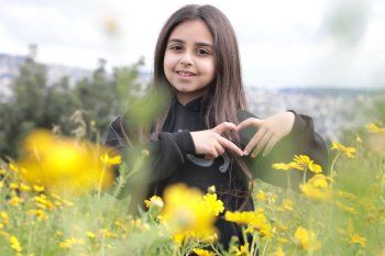 شاهد .. يارا داموني تطرح أغنية خاصة بعيد الأم