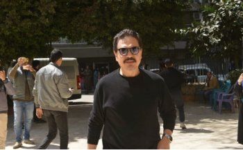 شاهد .. رانيا فريد شوقي تنهار بالبكاء في وداع والدتها وشهيرة ومحمد رياض وغيرهم يواسونها-بالصور