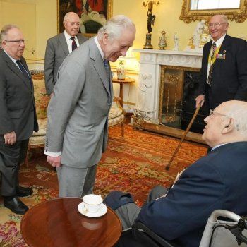 شاهد .. هكذا ظهر الملك تشارلز بأول إطلالة له بعد أخبار وفاته- بالصور