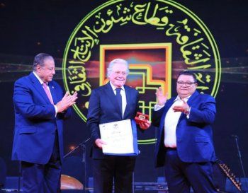 شاهد .. حسين فهمي وليلى علوي وعفاف راضي وغيرهم مكرّمون من هيئة الإنتاج الثقافي-بالصور