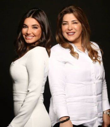 شاهد .. ظهور نادر لوالدة ليال الاختيار بمناسبة عيد الأم .. فهل تشبهها؟