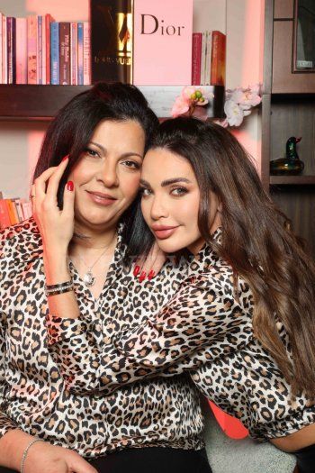 شاهد .. داليدا خليل تنشر صورة لوالدتها .. فهل تشبهها ؟