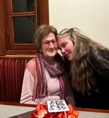 شاهد .. نيكول سابا تطلّ مع والدتها وتوجّه لها رسالة مؤثرة-بالصورة