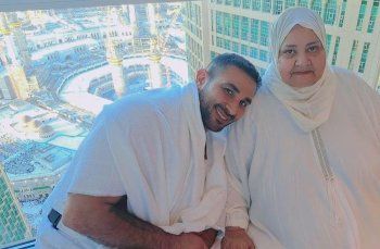 شاهد .. أحمد سعد بكلام لافت في عيد الأم..وهكذا أطل مع والدته-بالصورة