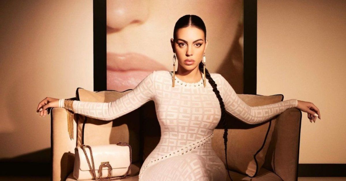 شاهد .. فيديو يظهر غرفة ملابس جورجينا رودريغيز.. هكذا تختار ملابسها كل يوم