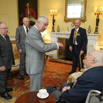 شاهد .. هكذا ظهر الملك تشارلز بأول إطلالة له بعد أخبار وفاته- بالصور