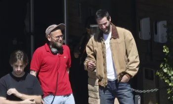 شاهد .. كيانو ريفز يُرصد بشعر قصير للمرة الأولى منذ سنوات لهذا السبب-بالصور