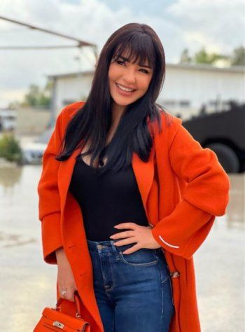 شاهد .. ماغي بو غصن بإطلالة زاهية وتعبر عن سعادتها-بالصورة